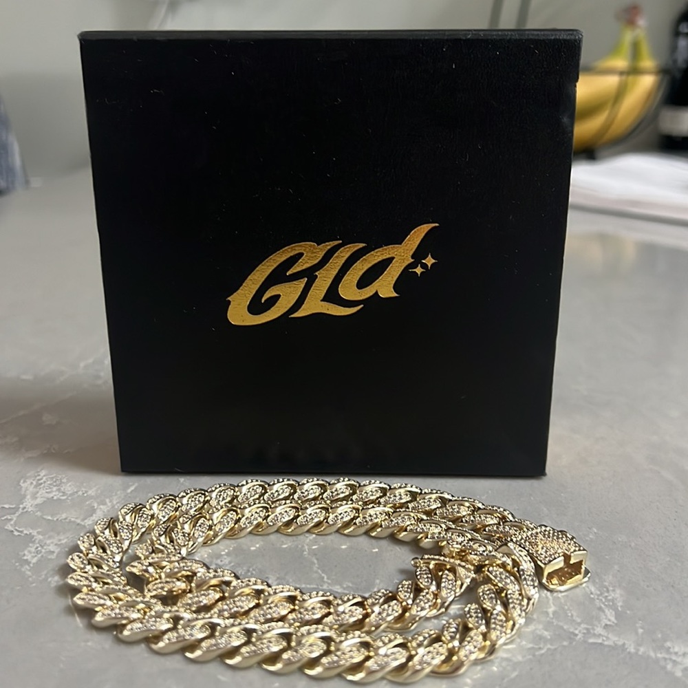 Men’s GLD 18” Diamond Cuban Link. Worn 3 Times